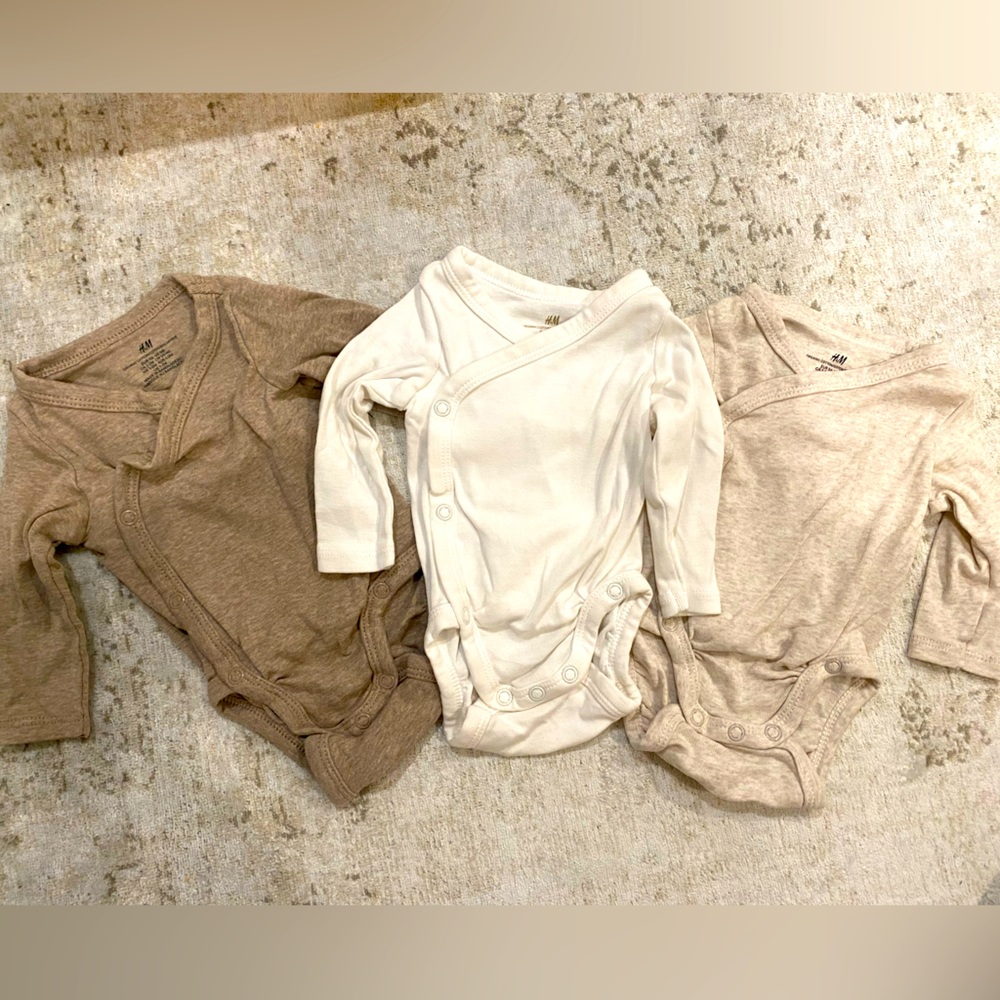 H&M baby onesie set